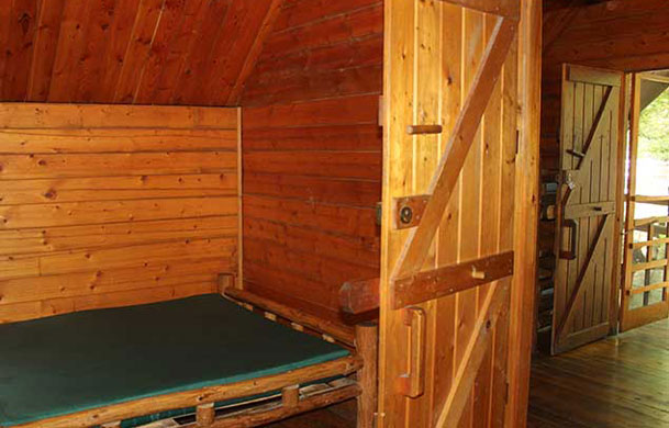 Llarge efficiency cabin bed